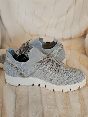 bernie mev. Light Gray Knit Lace-Up Platform Sneakers